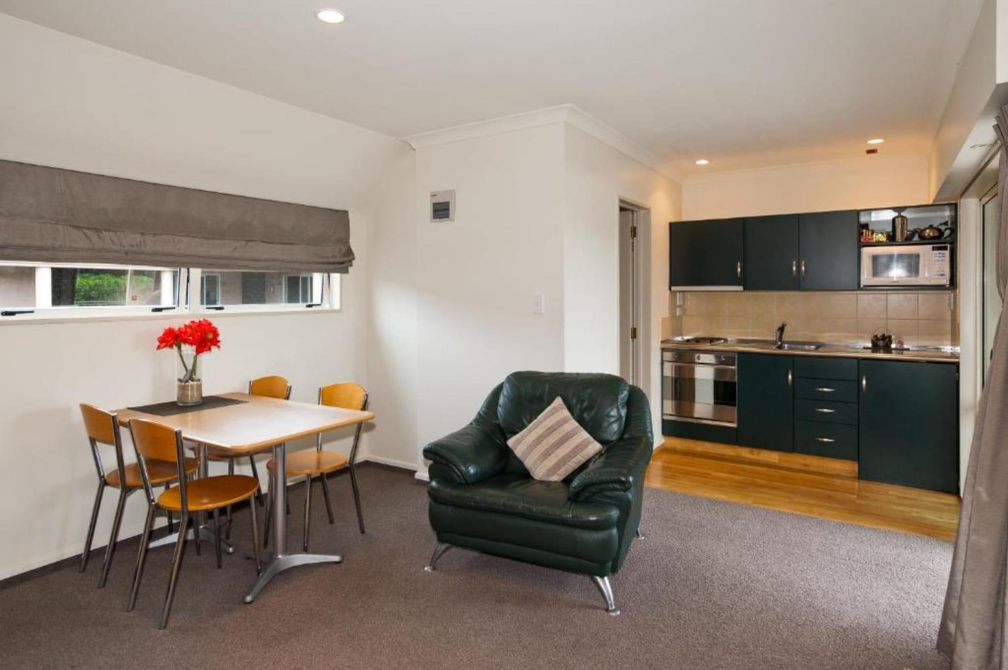 โคลอมโบ อิน เดอะ ซิตี้ โมเต็ล ไครสต์เชิร์ช ภายนอก รูปภาพ A one-bedroom apartment at the University of Waikato's accommodation village